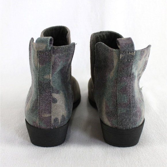 Corkys Camo Ankle Boots Girls Size 2 Olive Green Slip On Low Heel - Picture 5 of 9